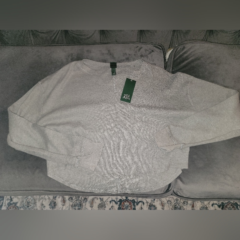 Gray Women's Cropped Long Sleeved Top